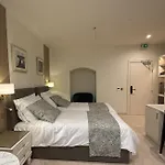 Hotel Sterling Luxury