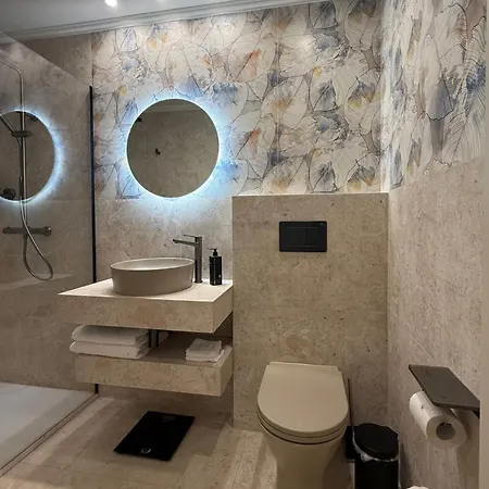 Hotell Sterling Luxury *