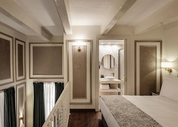 Hotel Sterling Luxury