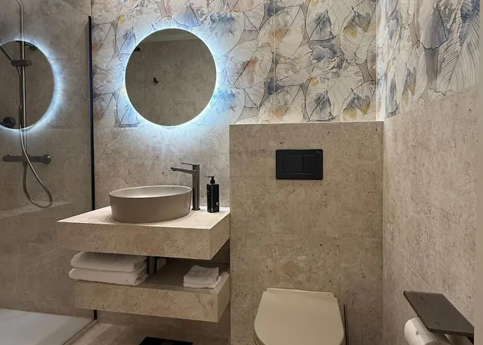 Hotel Sterling Luxury *